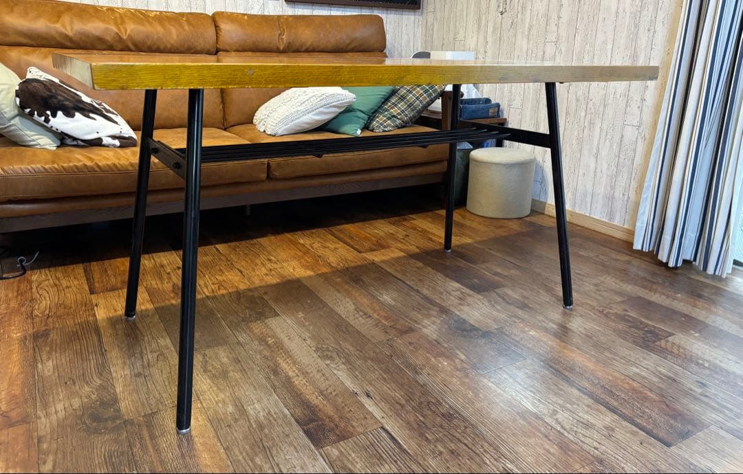 ビーカンパニー　ダイニングテーブル