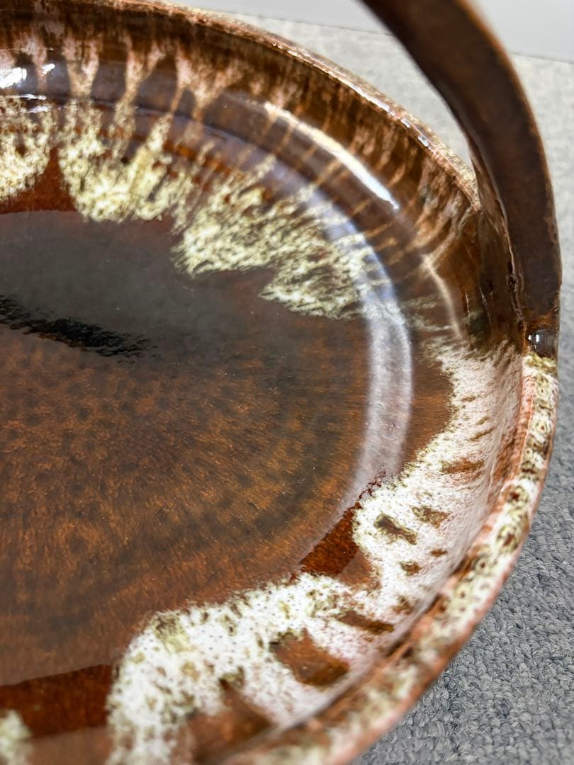 取っ手付き陶器皿 茶色と白のグラデーション