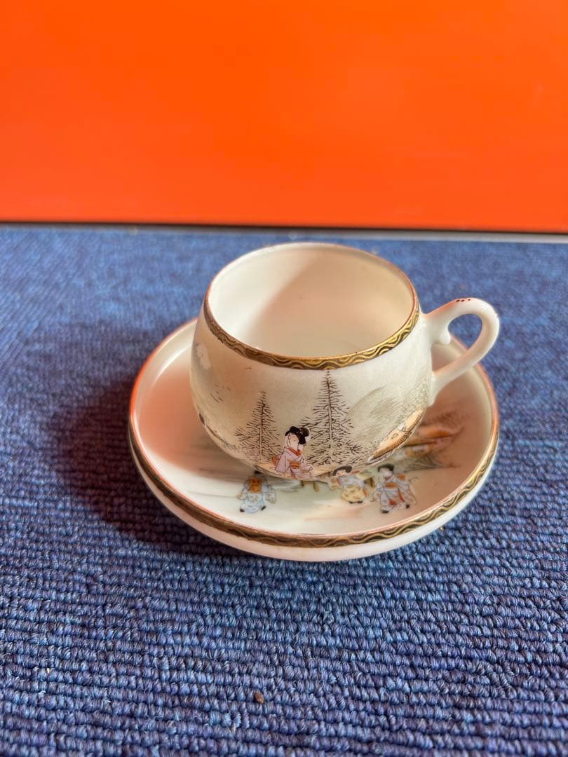 964  明治期　英国里帰り品　色絵陽刻美人富士文卵殻手　カップ＆ソーサー