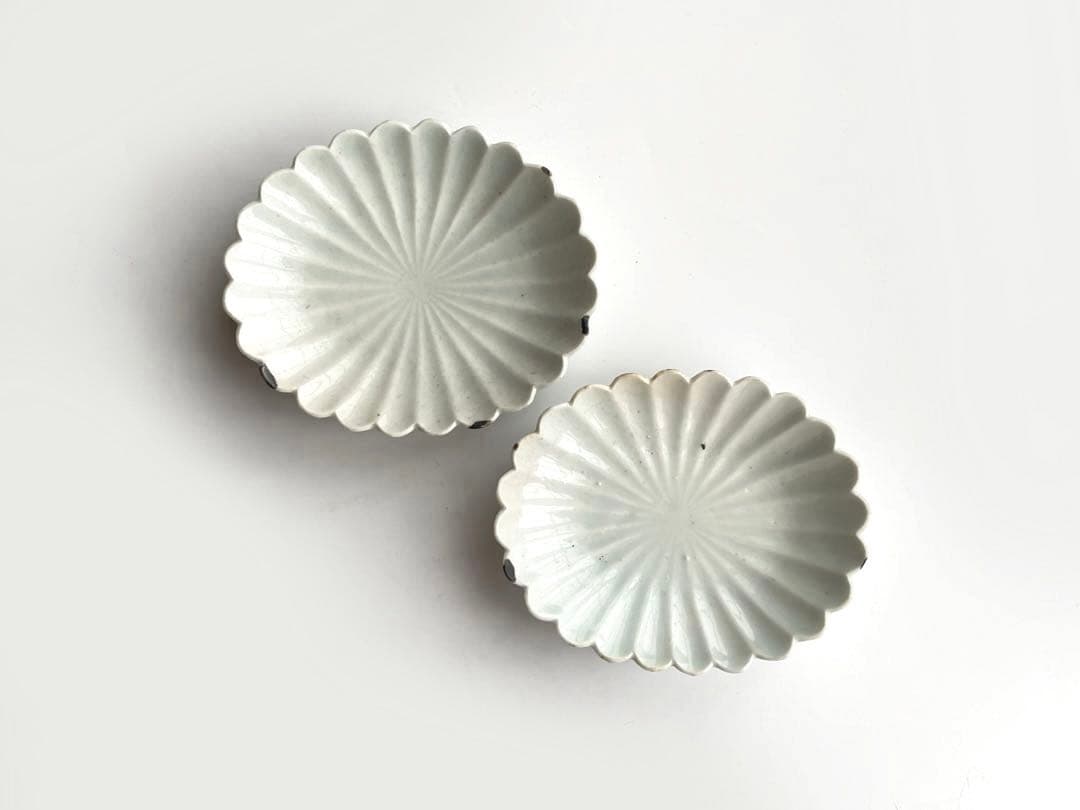 骨董　アンティーク　白磁　菊花小皿　楕円　オーバル　小皿　柿右衛門　古伊万里