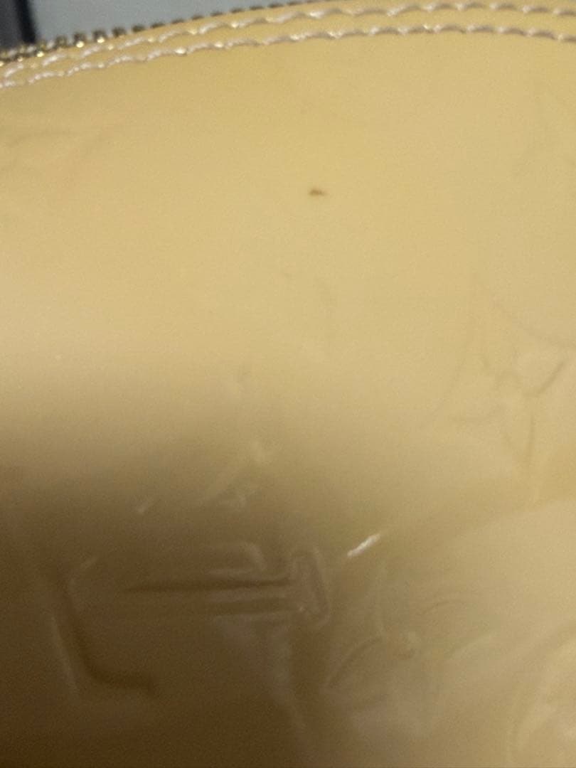 Louis Vuitton ピンクベージュ ショルダーバッグ　ヴェルニ　アルマ