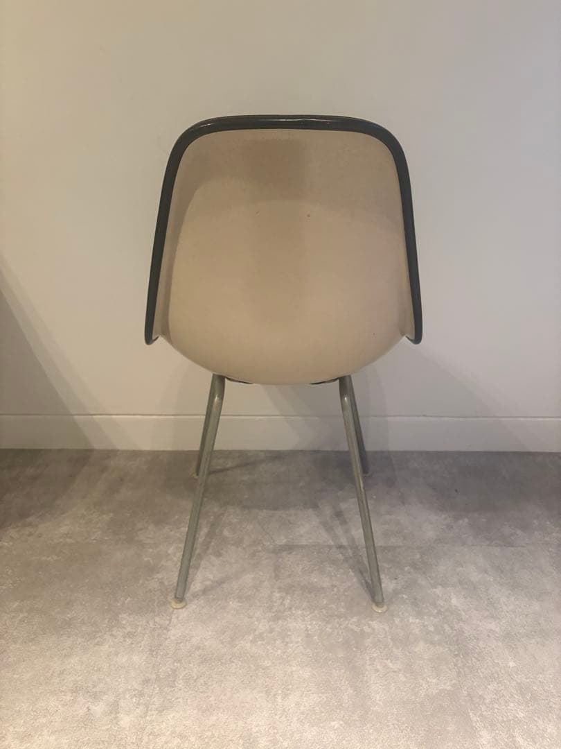 Herman Miller ヴィンテージ ファイバー　グリーン 割れエンボス ②