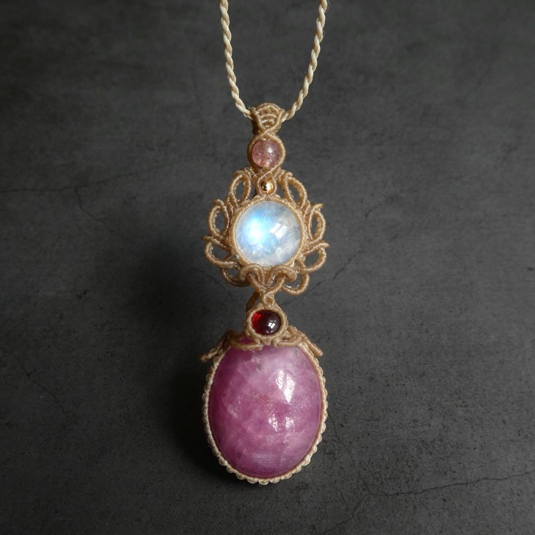 特大ルビー・ムーンストーン・ガーネットのマクラメネックレス