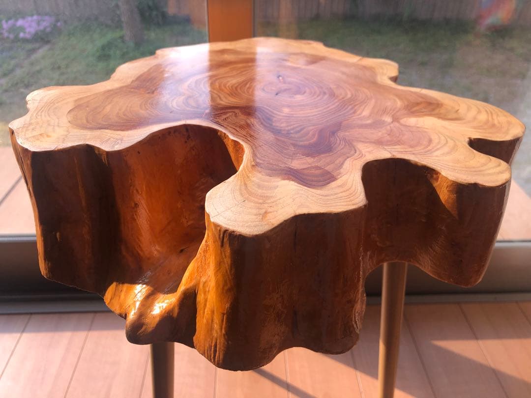 切り株　コーヒーテーブル　ゴールド色アイアン脚