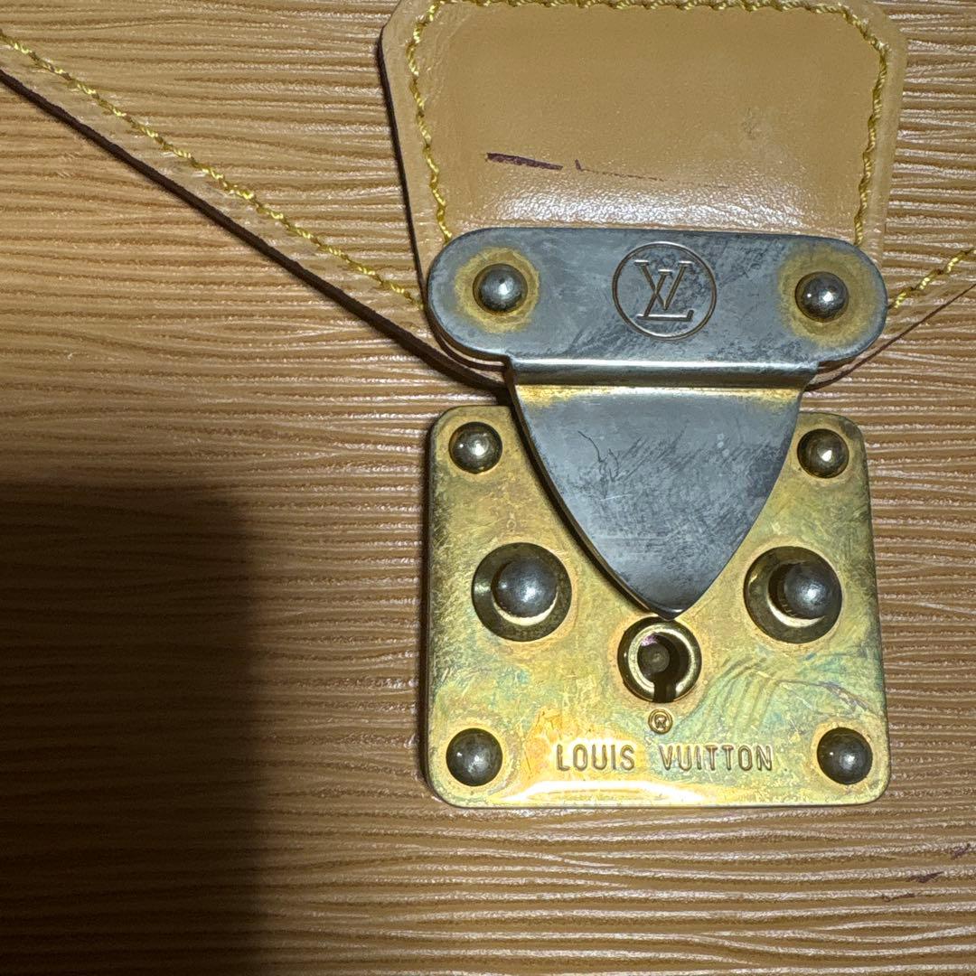 Louis Vuitton エピレザー ショルダーバッグ