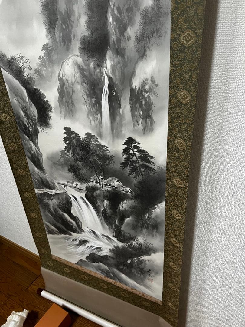 日高山水　水墨山水　掛け軸