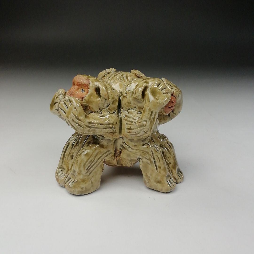 Ｔ６７５　蓋置　『伊羅保　三猿蓋置』『信楽焼』『奥田英山 造』　共箱　茶道具