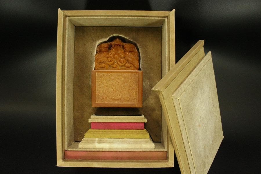 中国美術 黄玉石 刻龍 大印 田黄(A735)