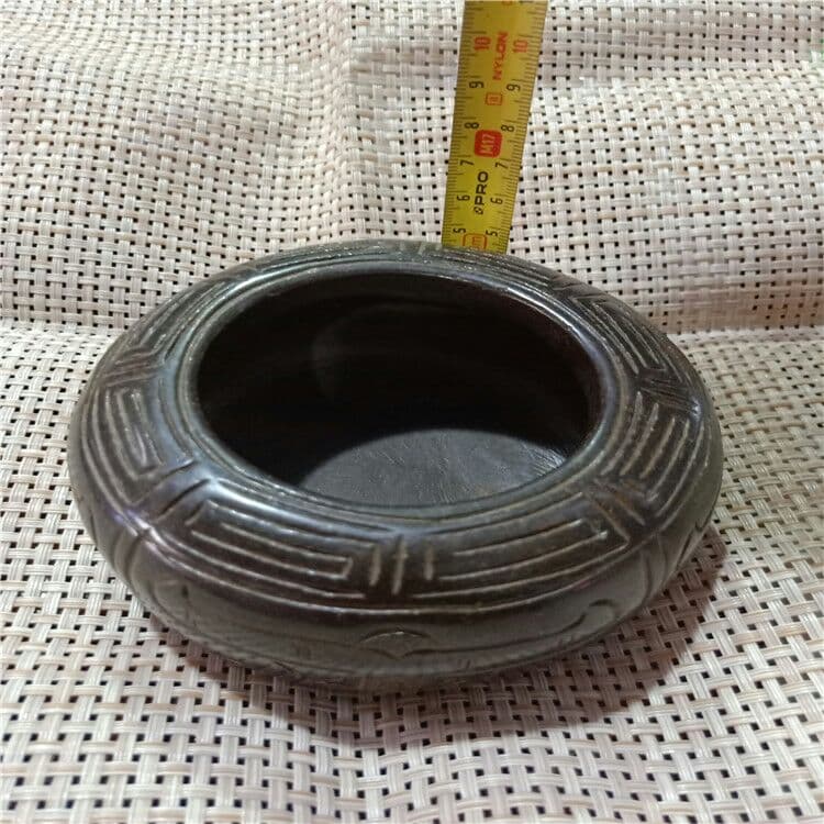 古い工芸品の鉄の石の彫刻や花の筆洗や古遊びの文壇用品