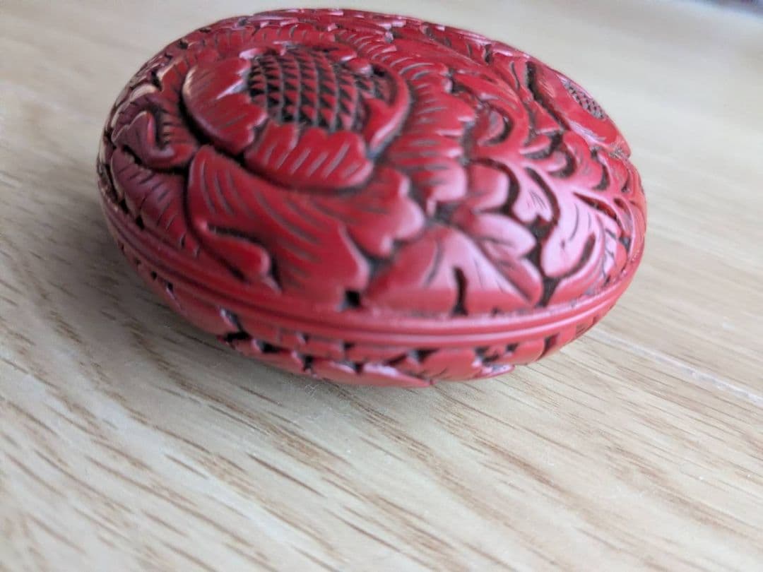 堆朱　香合　漆芸　三野原晃一作 牡丹彫