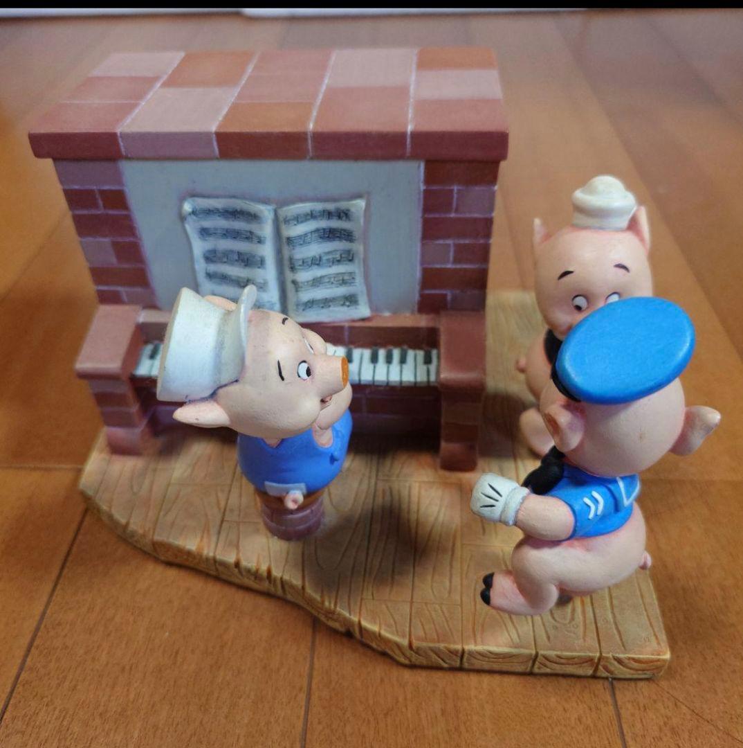 ディズニー ノスタルジアウォッチコレクション クララベル・カウ 三匹の子ぶた