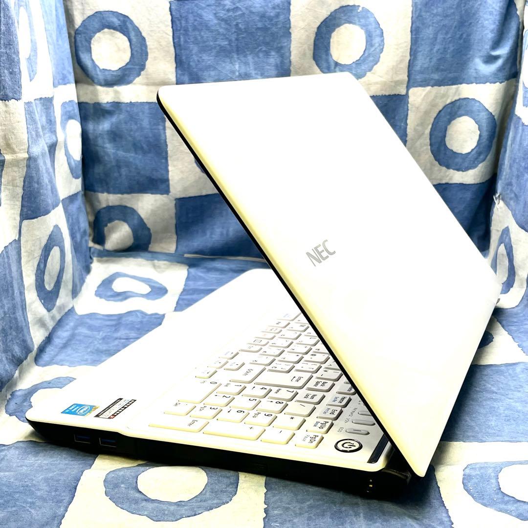 サクサク快適SSD☆人気白ノートパソコン♡ブルーレイ&カメラ！Windows11