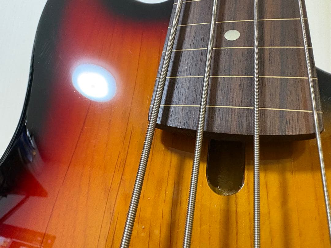 エレキベース サンバースト ショートスケール フレットレス