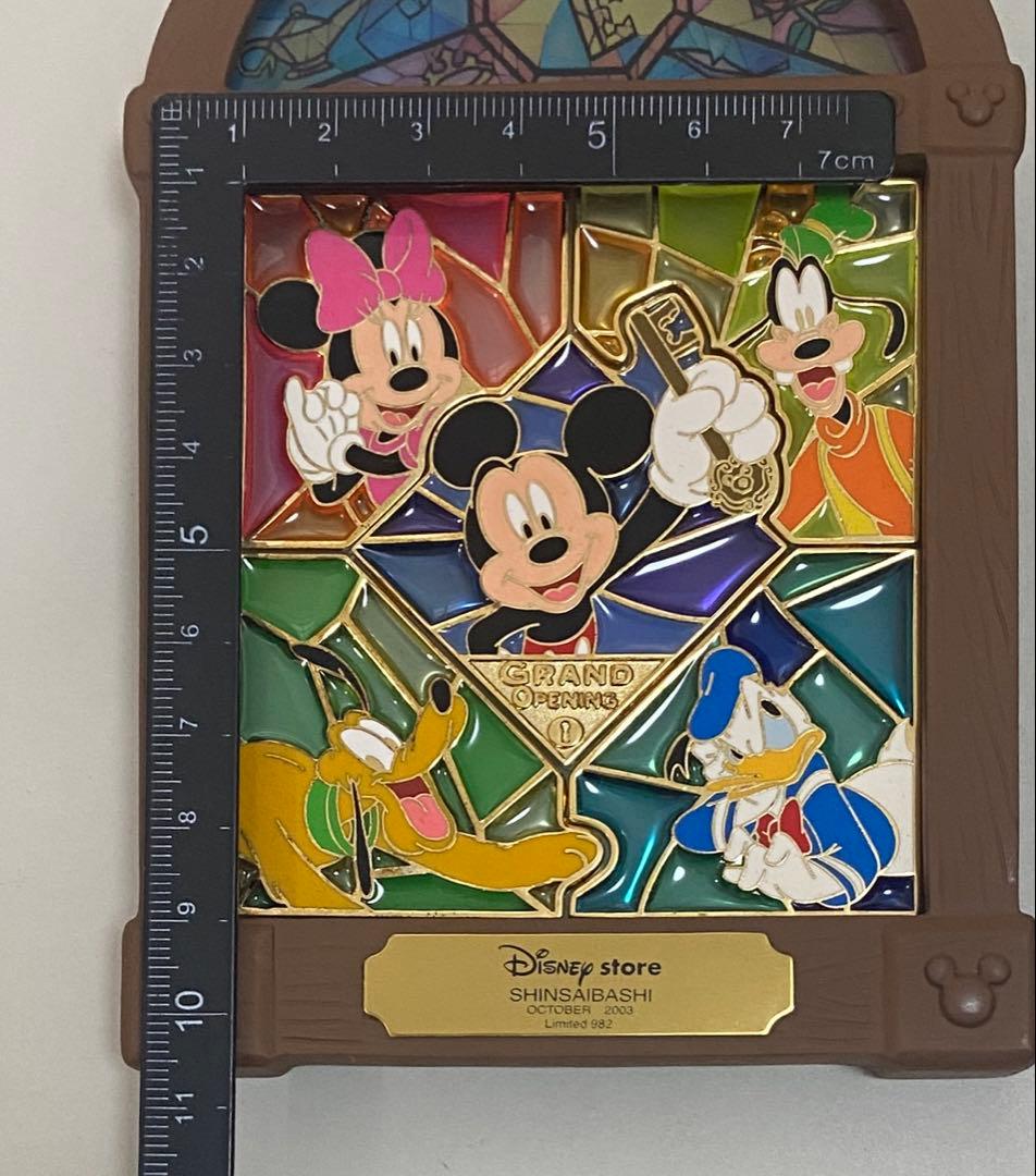 ディズニーストア　ステンドグラスピン 限定品　心斎橋店オープン記念　ピンバッジ