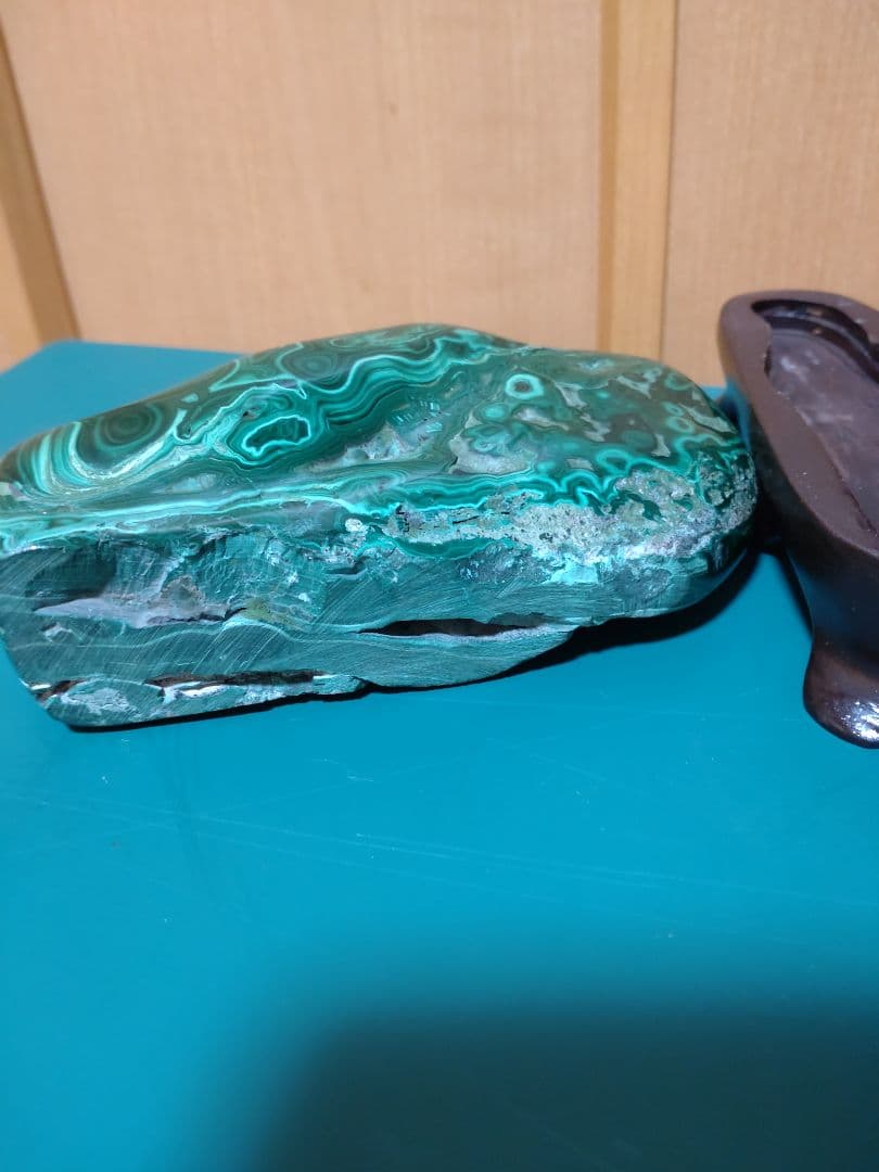 天然石/孔雀石 マラカイト 約1119g原石鑑賞用