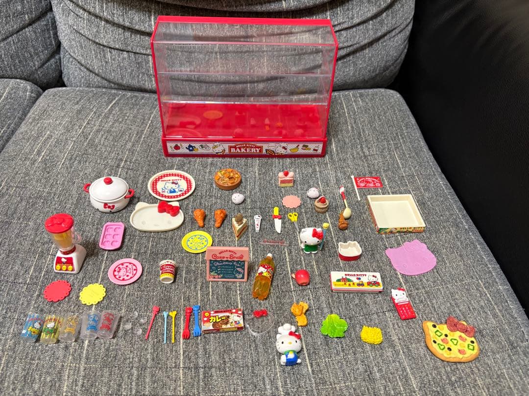 ハローキティ ショーケース 小物セット