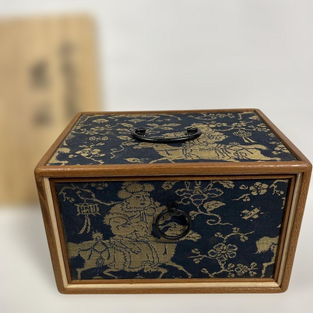 茶道具　倹鈍蓋裂地張り　茶箱　抹茶碗つき