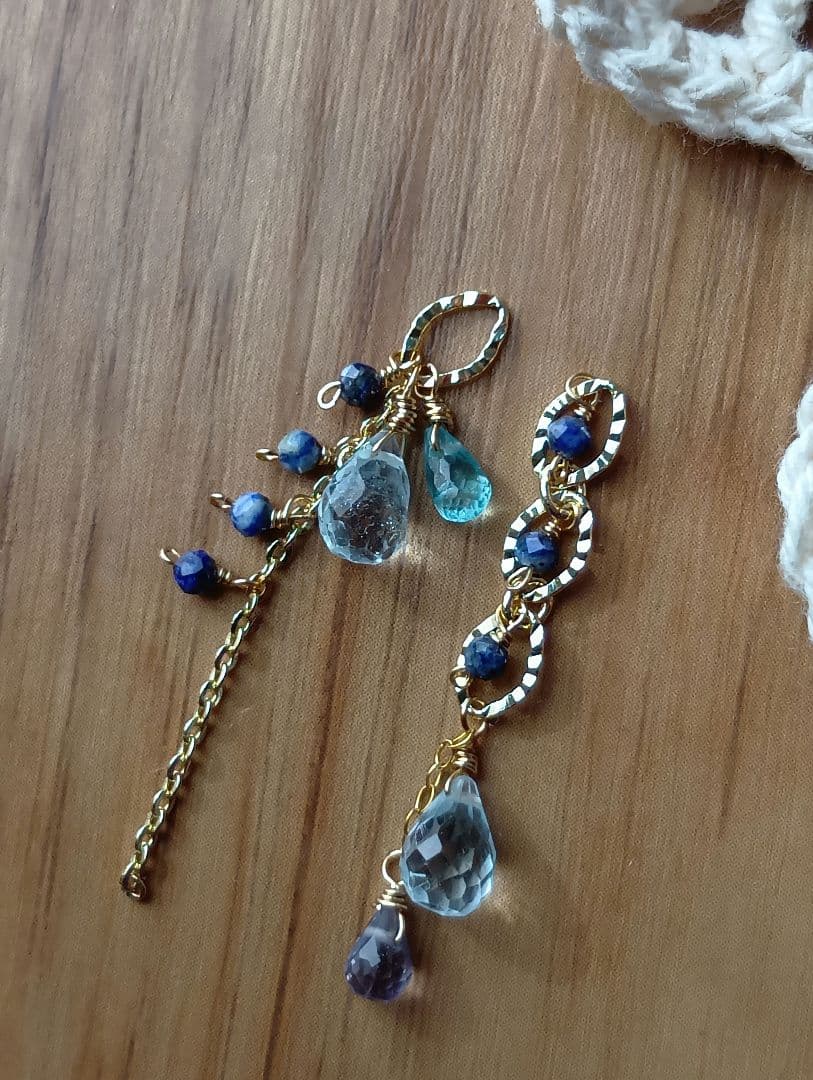 551/14kgfブルートパーズと青系石のアシメントリーチャーム他