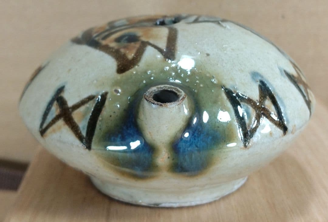 最高傑作【本物保証】金城次郎 水滴 共箱(本人書付）栞 笑魚紋水滴 ヤチムン壷焼