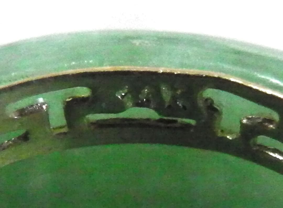 本翡翠　透かし彫り　ペンダントトップ　樽型　バレル