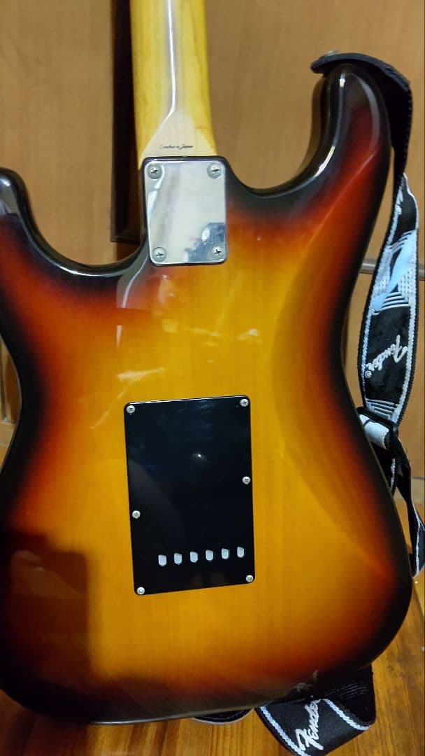 フェンダー・ジャパン、ストラトキャスター - カラー: サンバースト