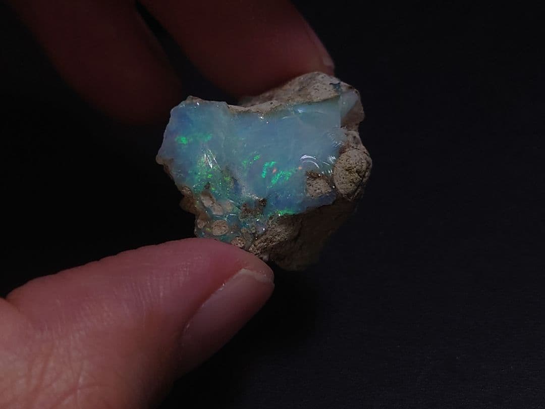 エチオピアウェロ産オパール　ジュエリー　グレード　プレシャス　遊色　鉱物標本