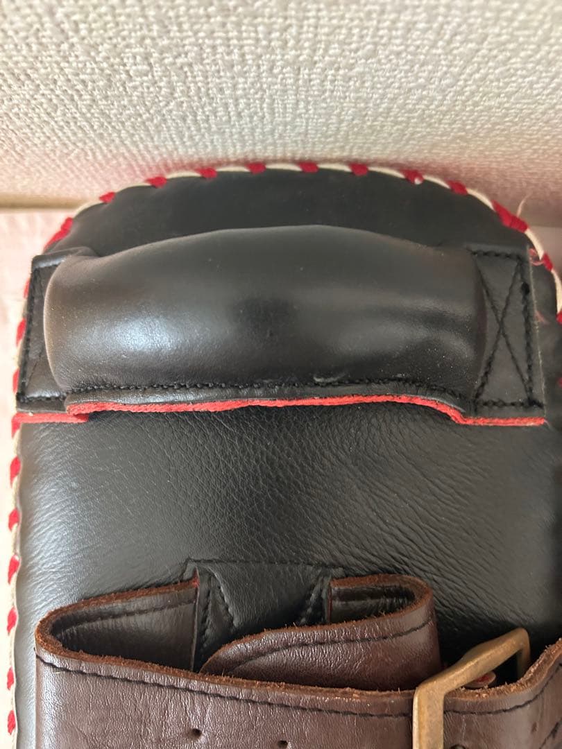 W レザー パンチングミット 黒/赤