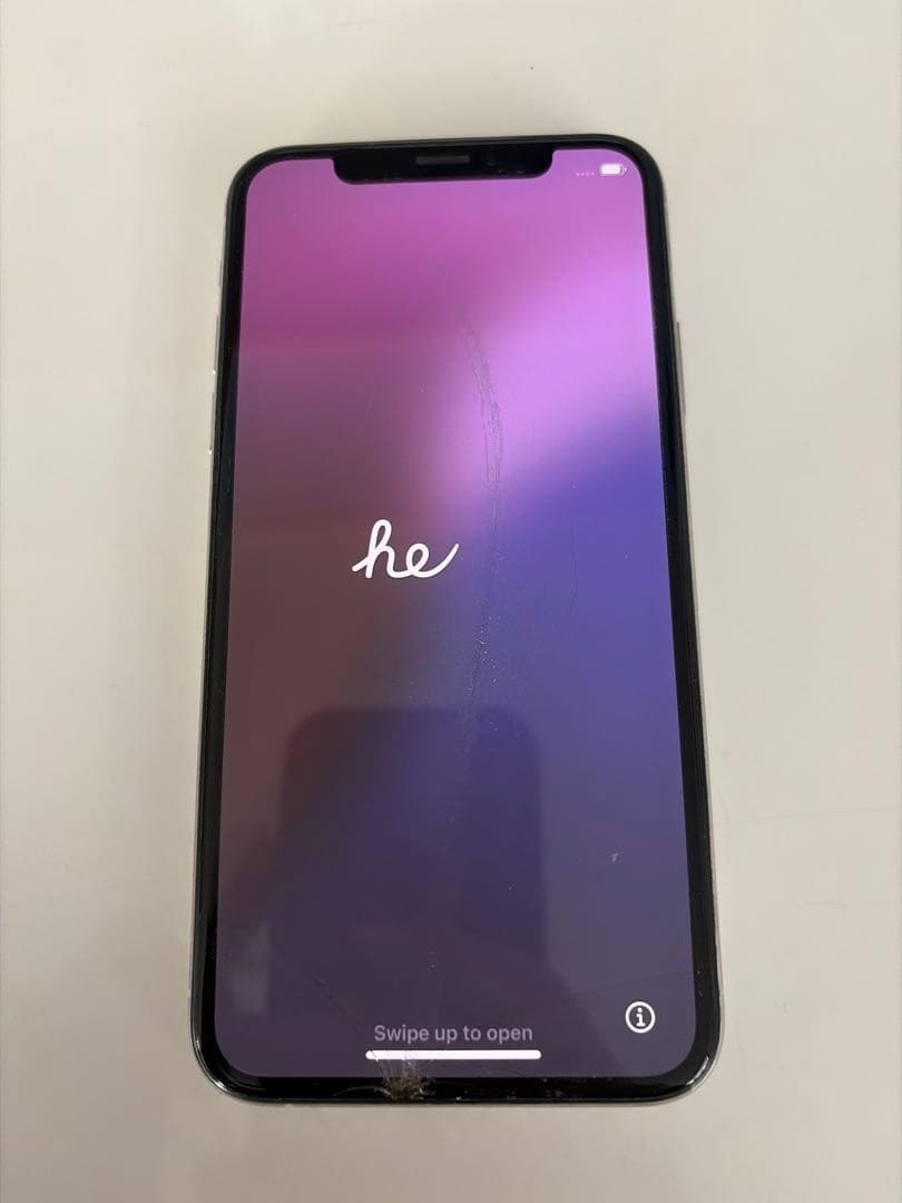 iPhonexs 256 ホワイト　液晶に傷あり