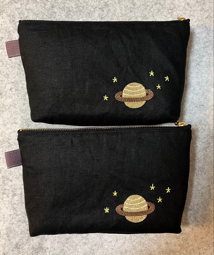 ハンドメイド　手刺繍　ファスナーポーチ☆ゆりです