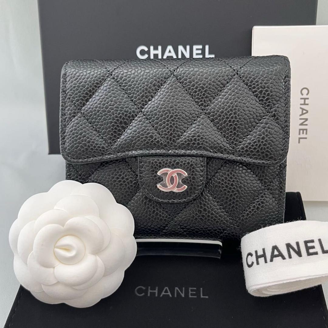 【くらら】新品 シャネル 三つ折り財布 クラシックスモールウォレット