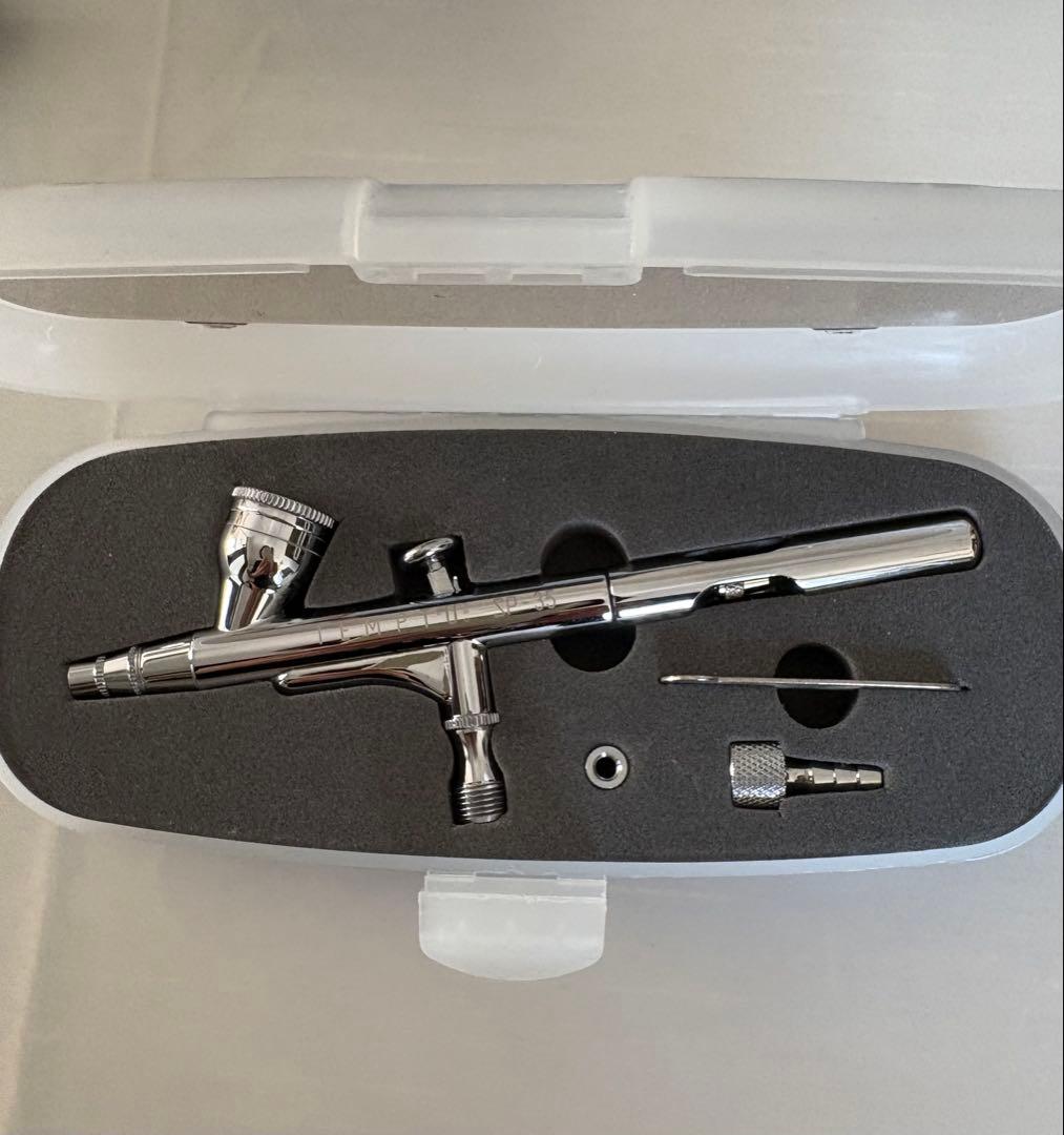 エアブラシとコンプレッサー