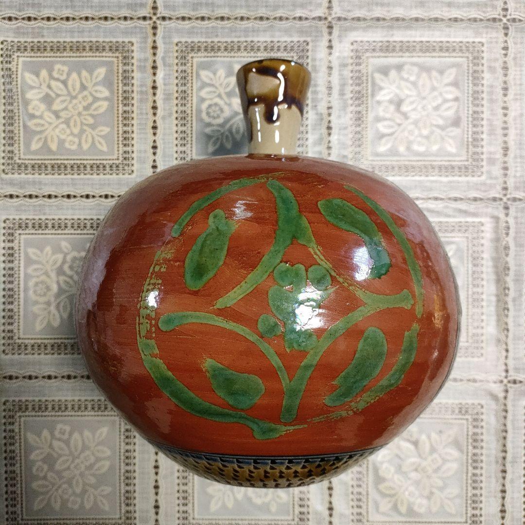 壺屋焼 新垣勲 『魚紋·赤絵　花瓶』