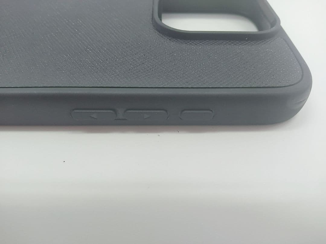 PRADA iPhone16proスマホケース 三角ロゴ 正規品