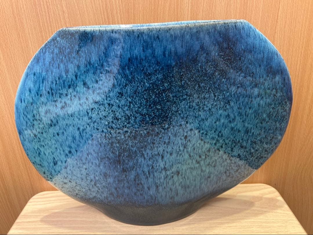 陶器製 花瓶（青・緑の釉薬・波模様）