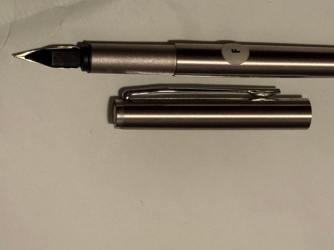 MONTBLANC シルバー万年筆 インクカートリッジ付き