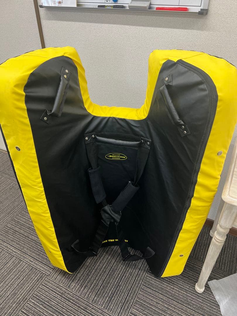 発送不可名古屋市内お届け無料BODYMAKERスーパーダミーミットシールド