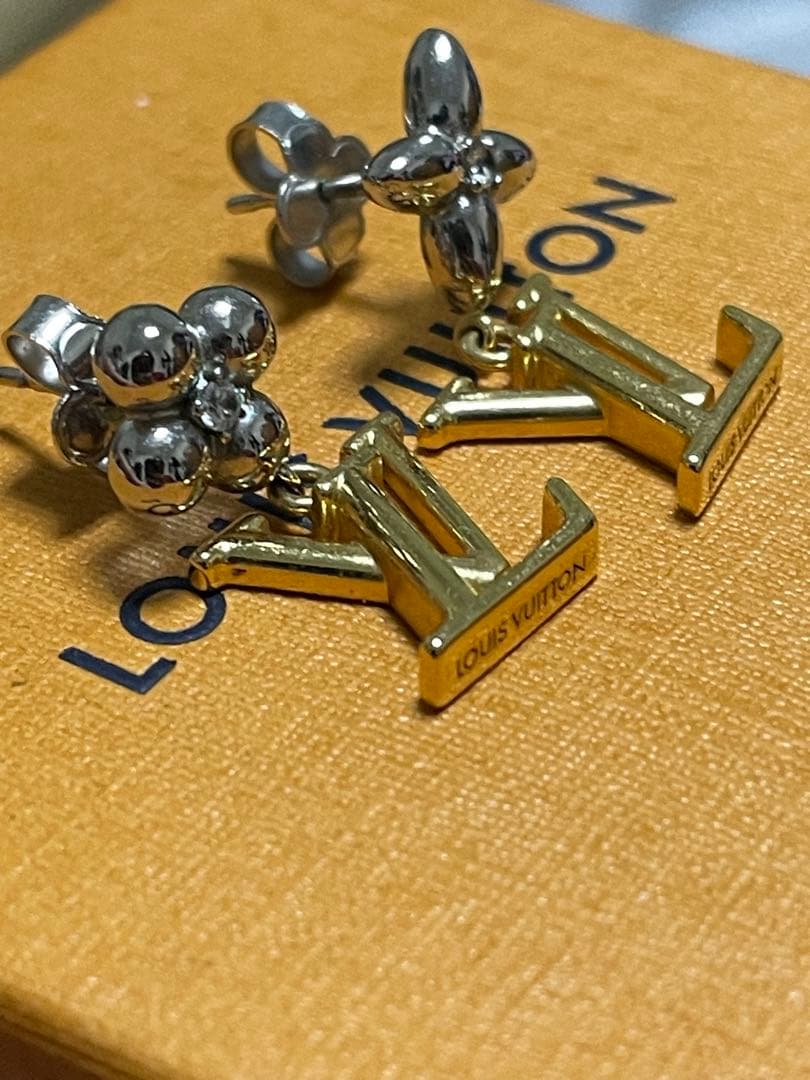 LOUIS VUITTON ピアス・パンダント IV アイコニック フラワー