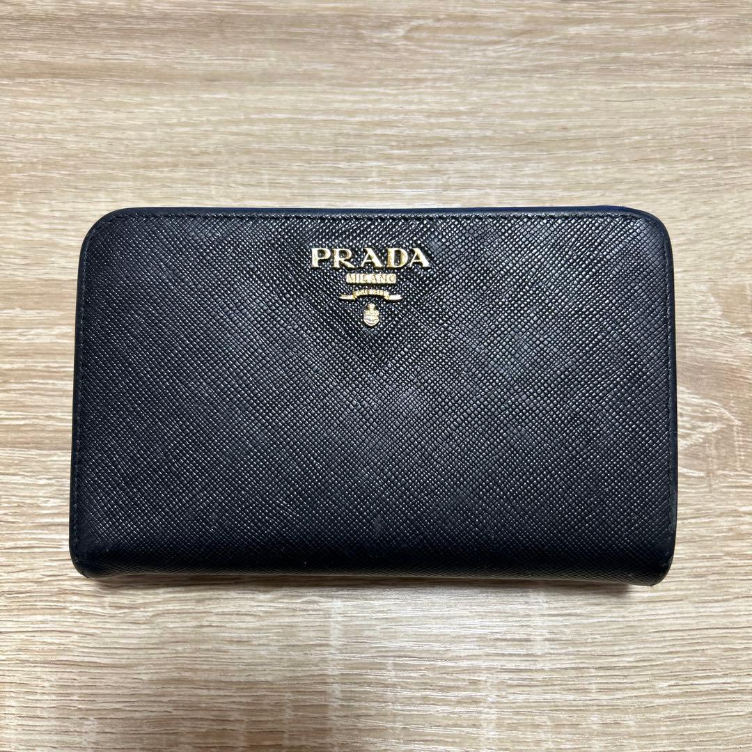 PRADA 二つ折り財布 黒 レザー