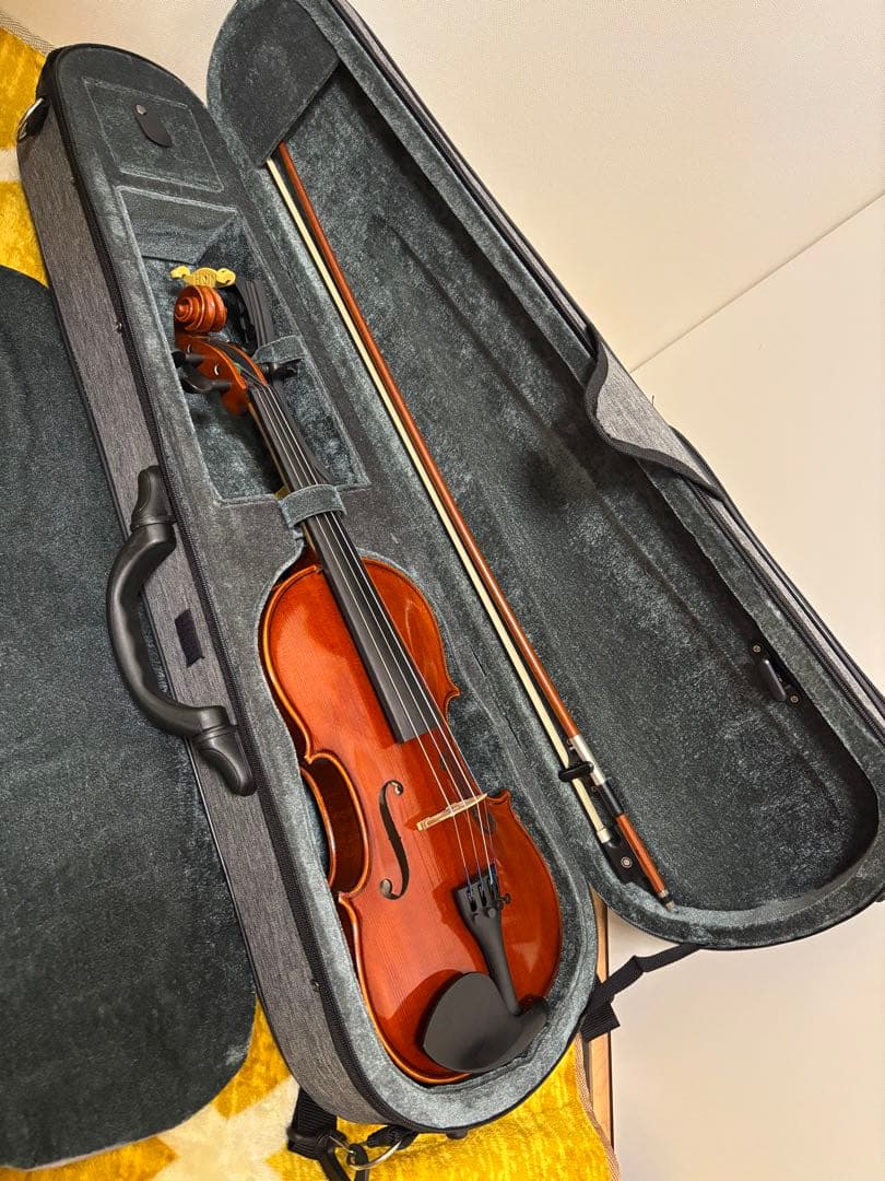 ほぼ新品美品 バイオリン一本体と弓、ハードケース付き