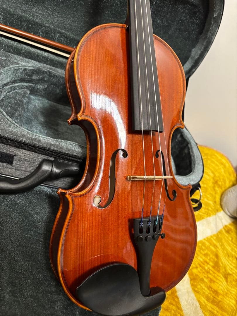 ほぼ新品美品 バイオリン一本体と弓、ハードケース付き