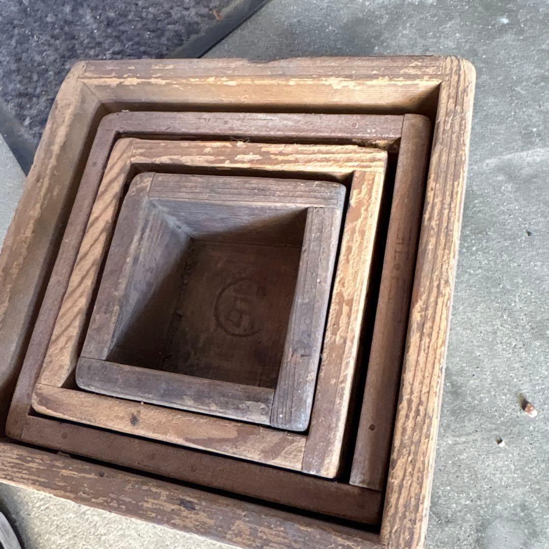 木製の重ねられる収納箱4つセット