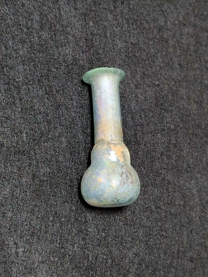 ローマングラス 青緑色 ガラス製品 独特な形状