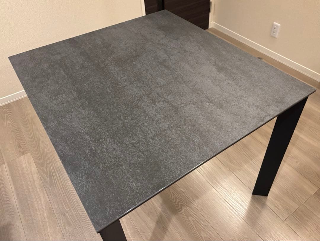 ダイニングテーブル　2人掛け