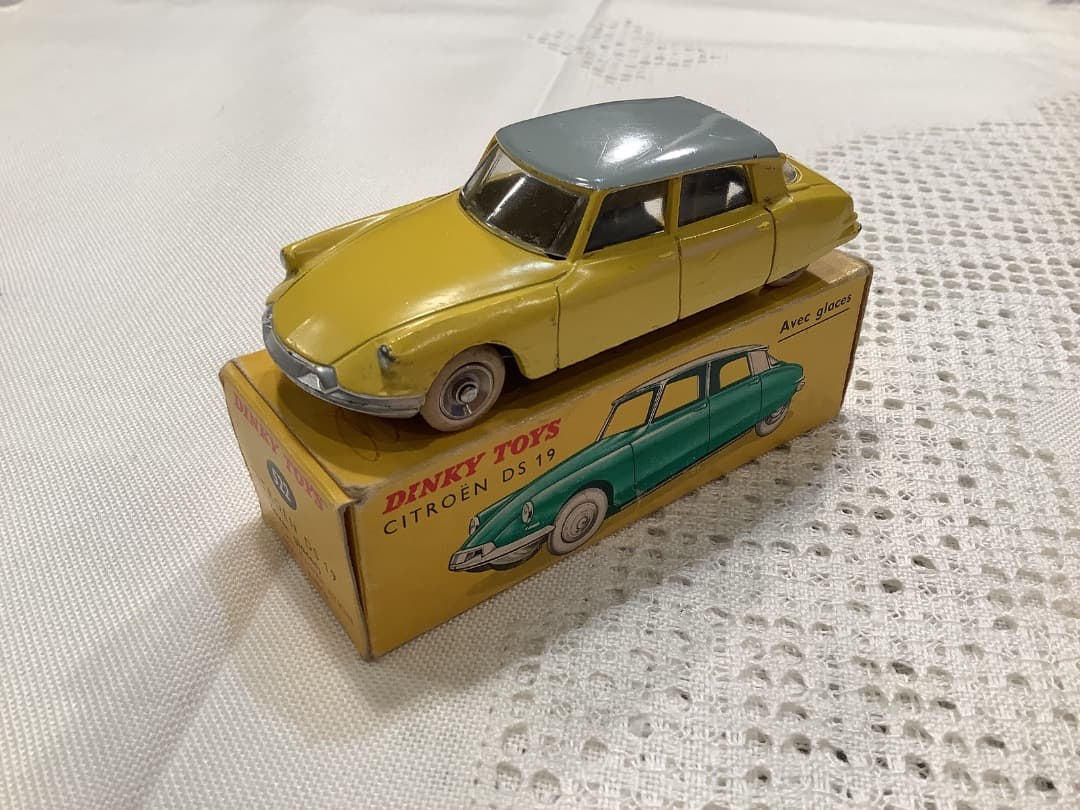 美品　仏製　DINKY TOYS CITROEN DS19 ミニカー