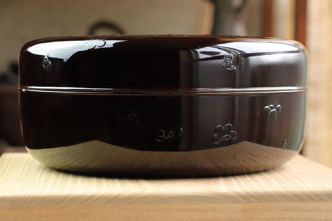 茶道具　古い食籠　雪輪に梅　亀　金蒔絵　闇蒔絵　木製　菓子器　梨子地　漆器　亀甲