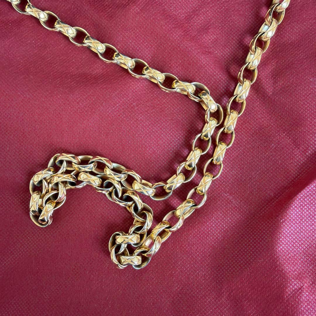 Chanel 黒 キルティング ショルダーバッグ　シャネル マトラッセ