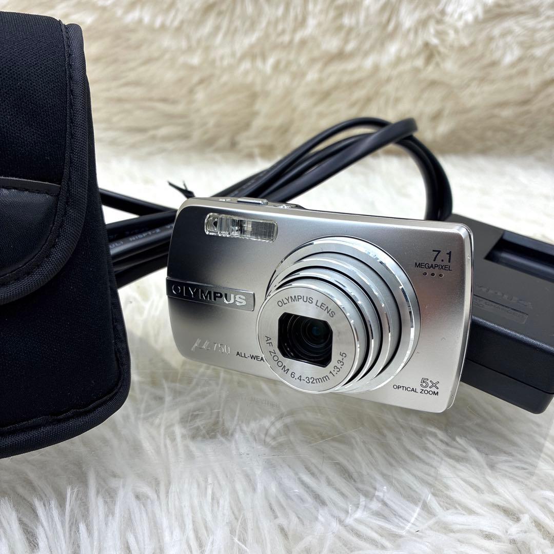 極美品 OLYMPUS μ750 メガピクセル コンパクトデジタルカメラ
