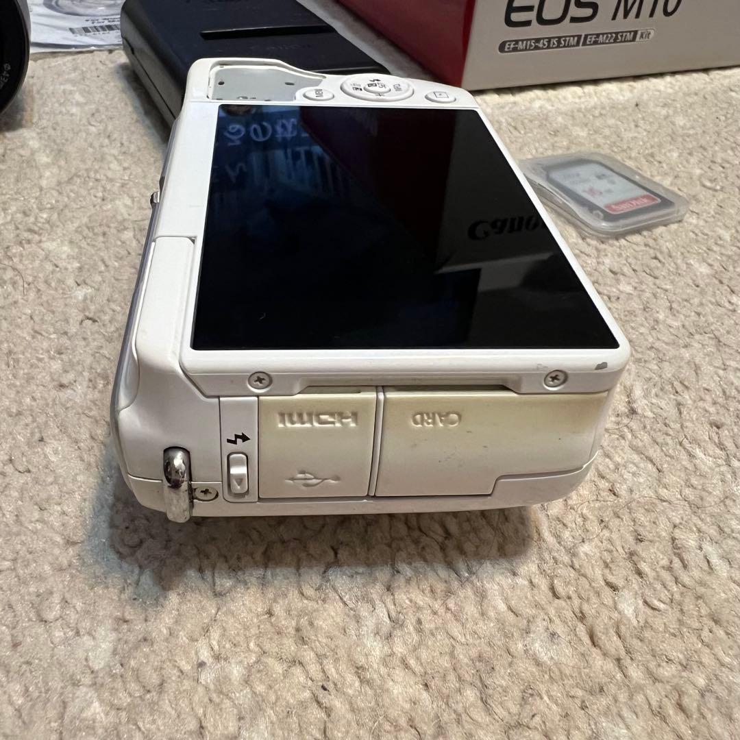 Canon EOS M10 ダブルレンズキット レッドケース付き