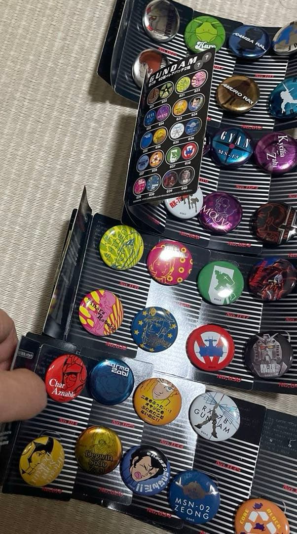 レア！　機動戦士ガンダム　缶バッジ　ガンダム第二弾33個　アムロ　シャア