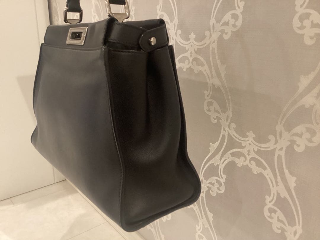 FENDI ピーカブー レギュラー ブラック　ショルダーバッグ